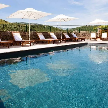 克雷塞尔城堡酒店 Creissels