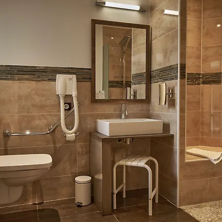 克雷塞尔城堡酒店 Creissels