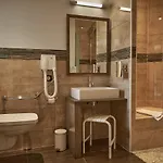 Chateau De Hotel 4*