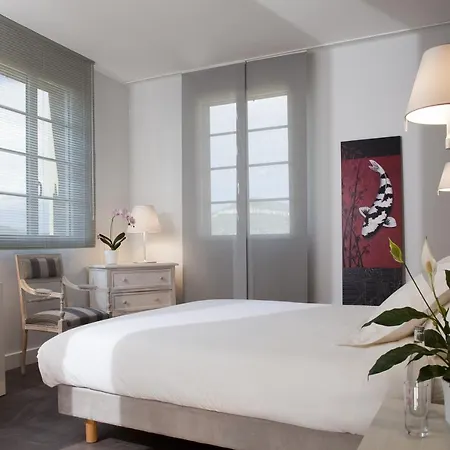 Chateau De Hotel 4*